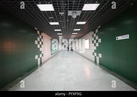 Fußgängertunnel auf dem Goldenen Horn an den Mamaray U-Bahn unter dem Bosporus in Istanbul Stockfoto