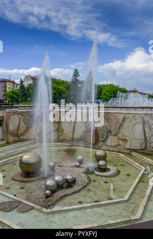 Brunnen, Platz vor dem Nationalen Kulturpalast, Bulevard Bulgaria, Sofia, Bulgarien, Springbrunnen, Platz vor dem Nationalen Kulturpalast, Bulgar Stockfoto