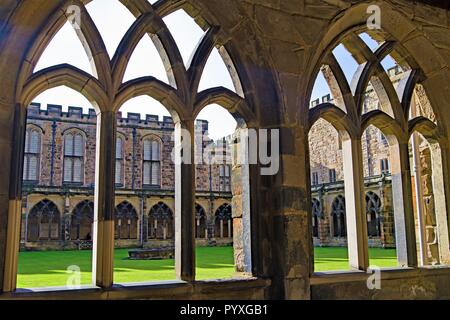 Die alten normannischen Architektur von Durham Cathedral zu erfassen. Stockfoto