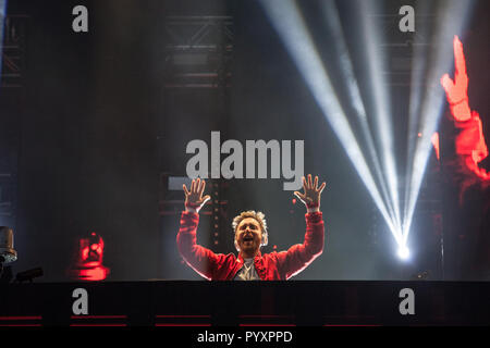 NOVI SAD, Serbien - 15. JULI 2018: David Guetta, einem französischen DJ und techno Electro Producer, auf der Bühne während der von Exit Festival 2018 Bild Stockfoto