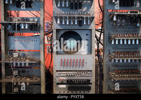 Die Replik von Manchester Baby, aka Kleinangelegte experimentelle Maschine (Ssem), der weltweit erste gespeichert - Programm computer Museum von Wissenschaft und Industrie Stockfoto