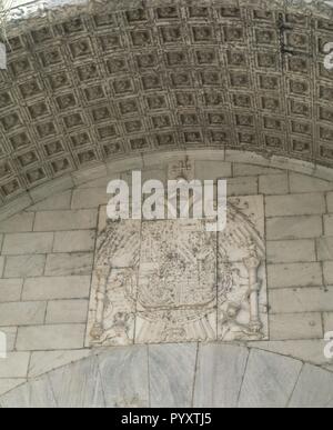 ESCUDO DE CARLOS V EN LA PUERTA DE LAS PALMAS - SIGLO XVI-RENACIMIENTO ESPAÑOL. Lage: PUERTA DE LAS PALMAS. Spanien. Stockfoto