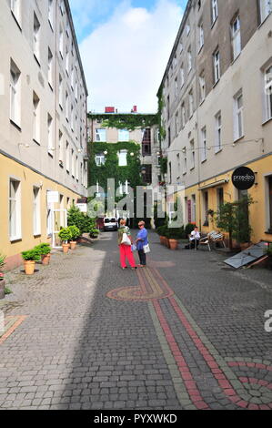 Lodz, Polen, Juli 2018. Hof, Seite Hof von der Piotrkowska-Straße entfernt im Stadtzentrum. Stockfoto