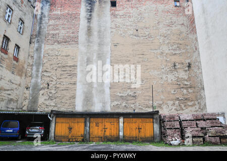 Lodz, Polen, Juli 2018. Hof, Seite Hof von der Piotrkowska-Straße entfernt im Stadtzentrum. Stockfoto