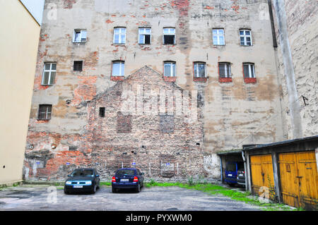 Lodz, Polen, Juli 2018. Hof, Seite Hof von der Piotrkowska-Straße entfernt im Stadtzentrum. Stockfoto