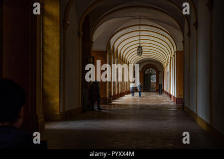 Cluny (zentral-östlichen Frankreich): Kunst und Handwerk Campus in die Abtei von Cluny. Galerie von der Französischen Technik und Forschung Graduiertenschule ENSAM Stockfoto