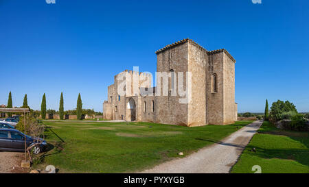 Mosteiro de Santa Maria de Flor da Rosa Kloster. Johanniter Ritter aka der Malteserorden Zentrale, ein Kreuzritter bestellen. Als Hotel der Pousadas de Stockfoto