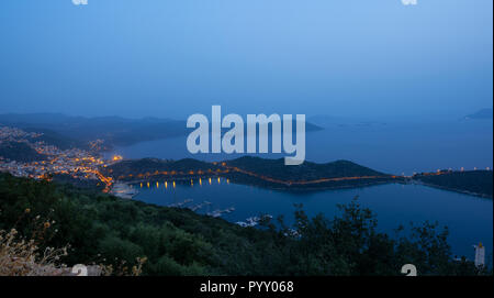 Kas Stadt Panoramablick am Abend Zeit, Antalya, Türkei Stockfoto