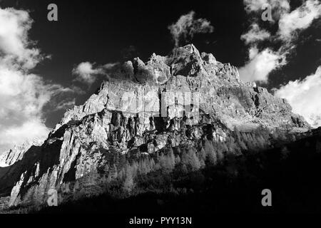 Il Monte Pelmo dal Passo Staulanza. 3.168 m - Bianco e Nero Stockfoto