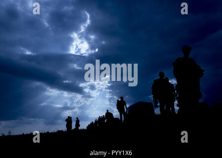 Sonnenstrahlen Menschen beleuchten. Die Zuwanderung von Menschen. Stockfoto