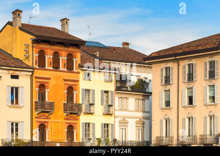 Typische Häuser in der Piazza della Vittoria (Piazza Vittoria). Lodi, Provinz von Lodi, Lombardei, Italien, Europa. Stockfoto