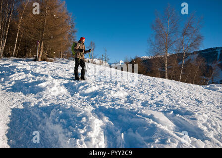 Winter Wanderungen mit Schneeschuhen in den Bergamasker Alpen, Lombardei, Italien Stockfoto