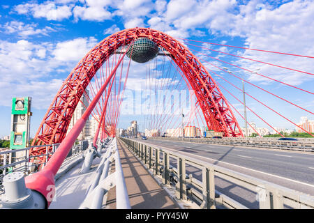 Rainbow Bridge in Moskau an einem sonnigen Tag Stockfoto