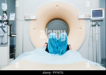 Tomographie oder berechnete axiale Tomographie Maschine Scan im Krankenhaus Zimmer berechnet. Stockfoto