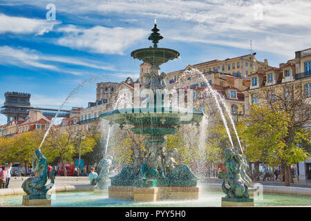 Lissabon, Portugal, 27. Oktober, 2017: berühmten Rossio Platz Brunnen in Lissabon Stockfoto