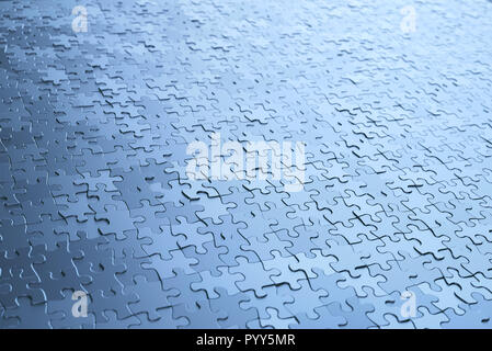 3D-Illustration abstrakt Hintergrund. Bild der Puzzleteile in chrom grau Metall. Stockfoto