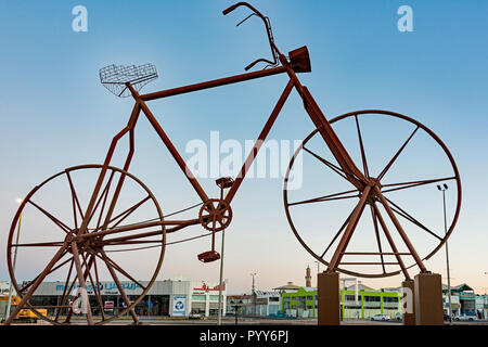 Giant Fahrrad auf Anzeige in Jeddah, Saudi-Arabien Stockfoto
