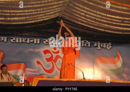 Baba Ramdev im Yoga Camp, Bandra Kurla Komplex, Mumbai, Maharashtra, Indien, Asien Stockfoto