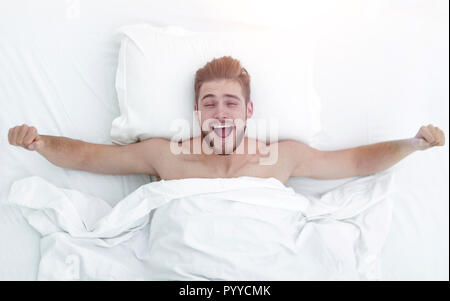 Ansicht von oben. Glücklich Aufwachen in ein bequemes Bett Stockfoto