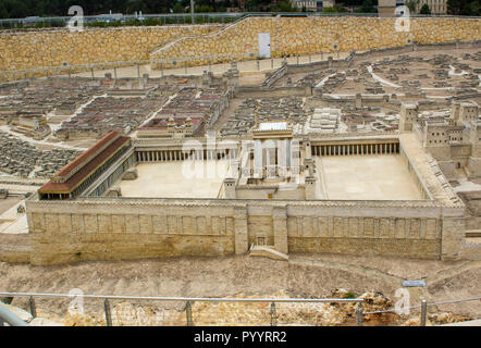 9. Mai 2018 der im Modell der antiken Stadt Jerusalem mit Herodes Tempel im Israel Museum in Jerusalem. Das Modell hat viele arbitra Stockfoto