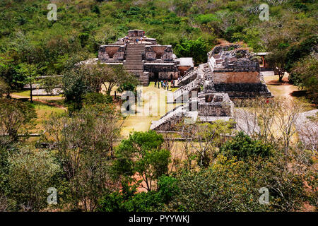 Coba, Mexiko. Luftbild des alten Maya Stadt in Mexiko. Coba ist eine archäologische Stätte und ein Wahrzeichen der Halbinsel Yucatan. Wald um. Stockfoto