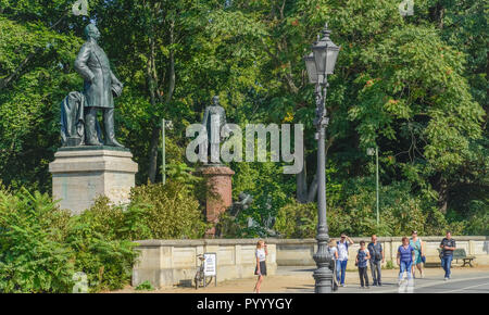 Denkmal Albrecht von Roon, Otto von Bismarck, Big Star, Tiergarten, Mitte, Berlin, Deutschland, Denkmal Albrecht von Roon, Grosser Stern, Tiergarten, Mitte, D Stockfoto