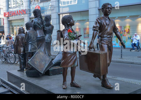 Denkmal, "Züge im Leben - Züge in den Tod', Friedrichstrasse, Mitte, Berlin, Deutschland, Denkmal, 'Zuege ins Leben - Zuege in den Tod', Mitte, Stockfoto