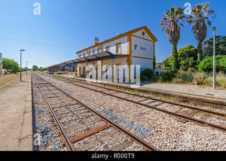 Crato, Portugal. Deaktiviert Bahnhof von Fiesole. Eine der vielen deaktivierten Stationen im Inneren von Portugal. Alto Alentejo Stockfoto