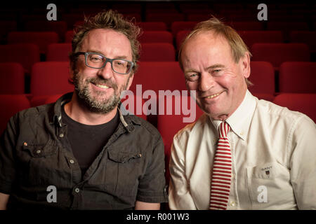 Aufzeichnung von BBC Radio 4 Museum der Neugier jährliche Lager Christmas Special 2018 - John Lloyd, Lee Mack nehmen Stockfoto