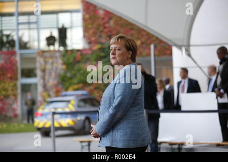 Berlin, Deutschland. 30 Okt, 2018. Berlin: Bundeskanzlerin Angela Merkel begrüßt die Staats- und Regierungschefs der Kompakt-mit-Afrika Länder der ehrenamtliche Richter des Bundeskanzleramt in Berlin (CwA). Das Foto zeigt Angela Merkel Quelle: Simone Kuhlmey/Pacific Press/Alamy leben Nachrichten Stockfoto