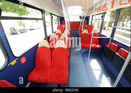 Ein kürzlich ausgelieferter, brandneuer Doppeldeckerbus, der an die Betreiber Brighton und Hove Buses geliefert wurde. VEREINIGTES KÖNIGREICH. Stockfoto