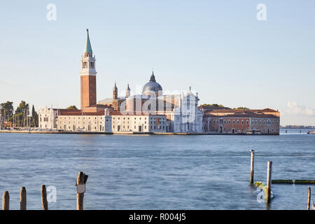 Die Insel San Giorgio Maggiore und Basilika in Venedig bei Sonnenuntergang, Italien Stockfoto