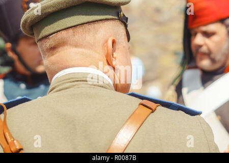 Novokuzneck, Russland - 01.07.2018: Unbekannter Soldaten in einer Reihe für die Rekonstruktion von Napoleons Manöver Stockfoto