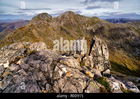 Sgurr Fuharan von der Kante der fünf Schwestern von kintail Stockfoto