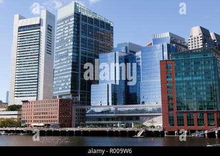 Ansicht der Intercontinental Hotel über das Fort Point Channel, in der Innenstadt von Boston Stockfoto