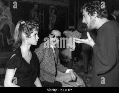 Mio figlio Nerone Jahr: 1956 - Frankreich Italien Regie: Steno Brigitte Bardot, Steno, Alberto Sordi schießen Bild Stockfoto