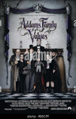 Addams Family Values Jahr: 1993 USA Regie: Barry Sonnenfeld Christopher Lloyd, Christina Ricci, Raul Julia, Anjelica Huston, Jimmy Workman, Carol Kane, Carel Struycken Poster (USA) Paramount Pictures Stockfoto