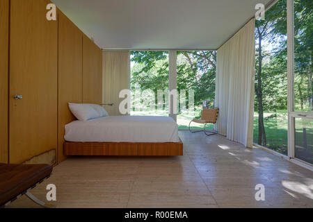 Schlafzimmer, Interieur des Farnsworth House von dem Architekten Ludwig Mies van der Rohe, 1951, Plano, Illinois, USA Stockfoto