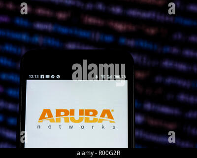 Aruba Networks Tochtergesellschaft Logo auf dem Smartphone angezeigt. Aruba Networks, ehemals Aruba Wireless Networks bekannt, ist ein in Santa Clara, Kalifornien-basierte drahtlose Netzwerke Tochtergesellschaft von Hewlett-Packard. Stockfoto