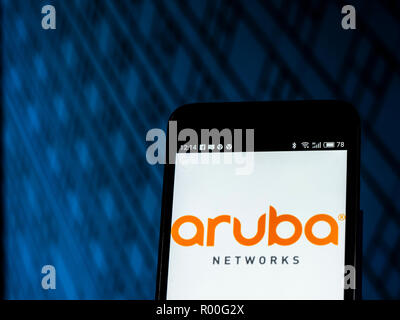 Aruba Networks Tochtergesellschaft Logo auf dem Smartphone angezeigt. Aruba Networks, ehemals Aruba Wireless Networks bekannt, ist ein in Santa Clara, Kalifornien-basierte drahtlose Netzwerke Tochtergesellschaft von Hewlett-Packard. Stockfoto