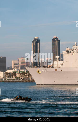 USS Rushmore (47) am Naval Werften, Hafen von San Diego, San Diego, Kalifornien. Stockfoto