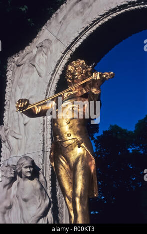 Wien, Denkmal von Johann Strauss im Stadtpark - Wien, Johann Strauss Denkmal Stockfoto