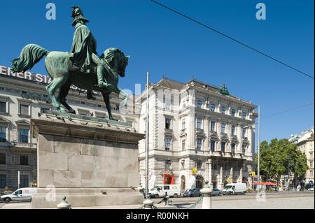 Wien, Schwarzenbergplatz, Palais Wertheim und Reiterdenkmal Karl Philipp Fürst zu Schwarzenberg. Stockfoto