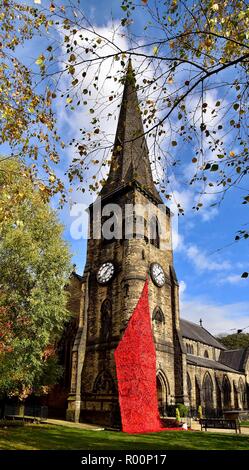 Die fallende Mohn Anzeige an St. Bartholomew's Kirche in Ripponden. Stockfoto