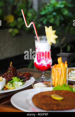 Milchshake und Huhn lollipop Stockfoto