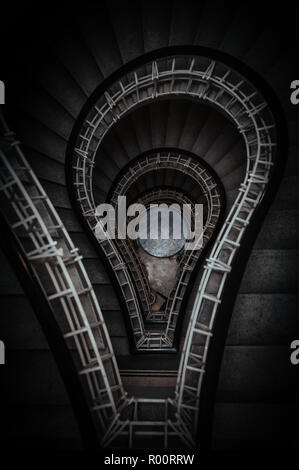 Wendeltreppe in das Haus der Schwarzen Madonna, Prag, Tschechische Republik Stockfoto