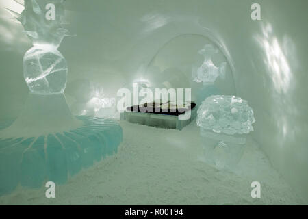 Die berühmte Ice Hotel () Jukkasjärvi bei Kiruna in Schweden. Ein Beispiel für eine der einzigartigen Hotel Zimmer. Stockfoto