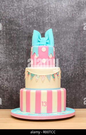 Hausgemachte Neuheit birthday cake Stockfoto