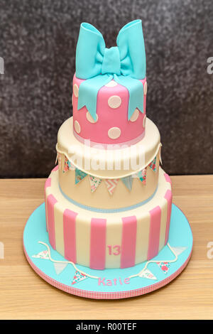 Hausgemachte Neuheit birthday cake Stockfoto
