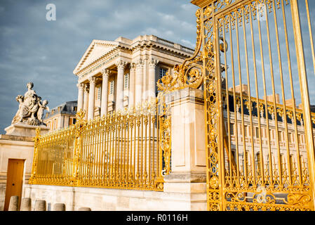 Das Goldene Tor des Schlosses von Versailles in Frankreich Stockfoto